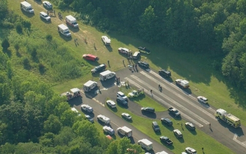Avión con 15 personas se estrella cerca de aeropuerto en Nueva Jersey