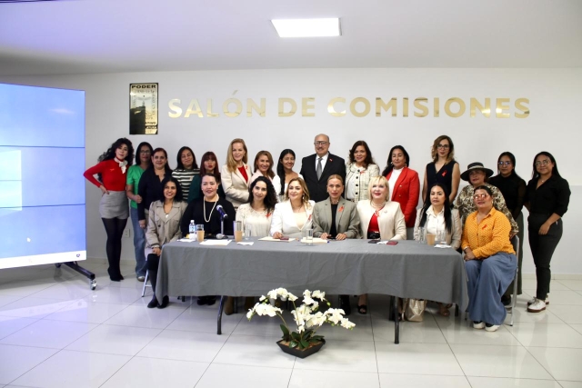 Se lleva a cabo en el Congreso el foro &#039;Mujeres empoderadas: rompiendo paradigmas desde la familia&#039;