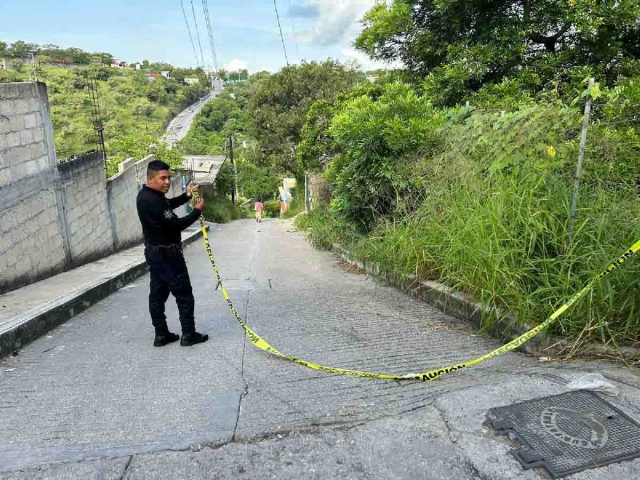 El cadáver fue hallado por automovilistas que circulaban por la zona.