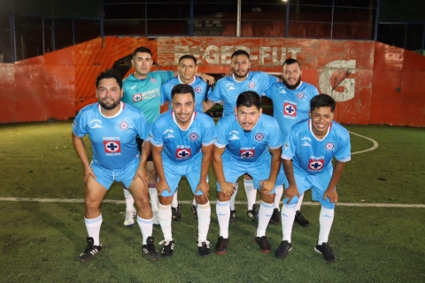 Con gran futbol y estrategia, los equipos Consti Reales y Centenario salieron victoriosos en la Jornada 13 del Torneo Premier de la cancha Roger Fut, de Jiutepec.
