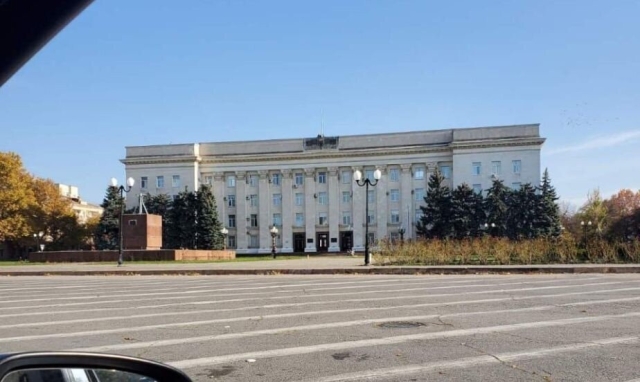 Imponen autoridades rusas &#039;toque de queda&#039; en ciudad de Jersón