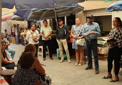 Aspectos de la reunión entre los comerciantes y el alcalde.