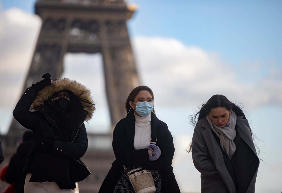 Francia estudia nuevas medidas de restricción.