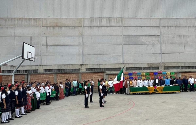 entrega IEBEM nuevo espacio didáctico en primaria de Ocotepec 