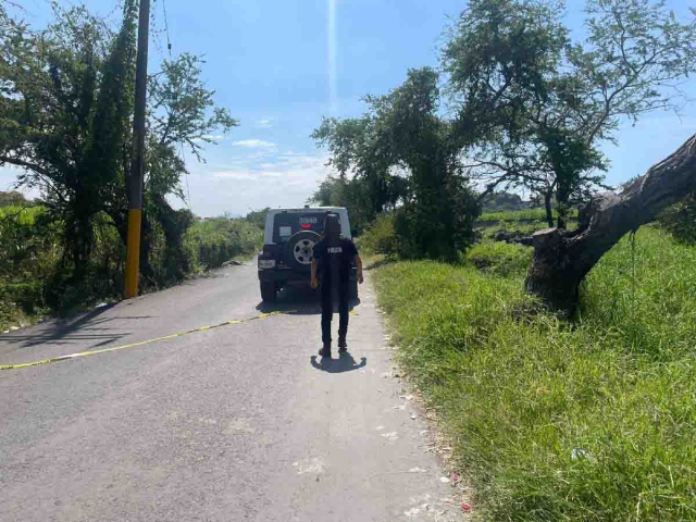 El cuerpo fue trasladado a la morgue en un vehículo del Semefo.