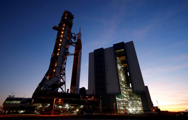 Base lunar permanente y alunizajes frecuentes: el nuevo objetivo de NASA