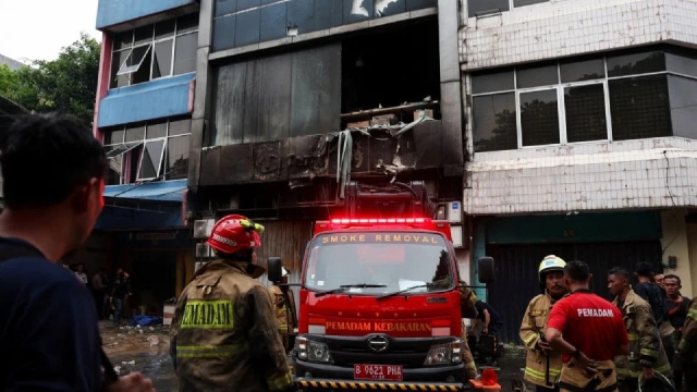 Incendio en edificio de Yakarta deja 22 muertos