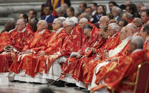 Cardenales inician cónclave para elegir al nuevo Papa