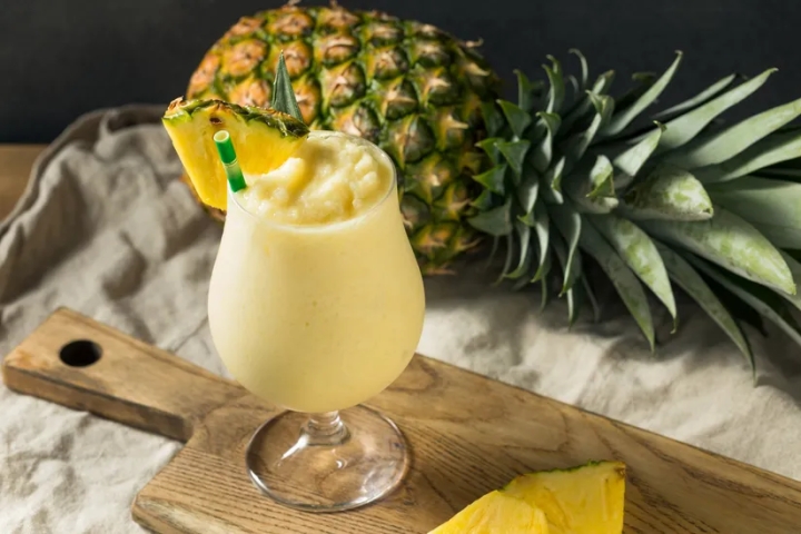 Refresca tu día: Aprende a preparar raspado de piña colada