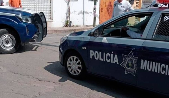 Capturan a dos individuos tras persecución policiaca