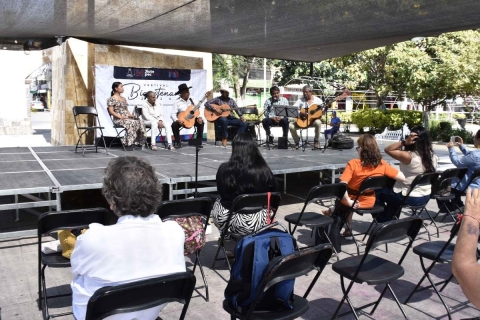 El z&oacute;calo de la cabecera de Jiutepec recibi&oacute; el Encuentro de Trovadores, que rindi&oacute; un homenaje a los trovadores de este municipio.  