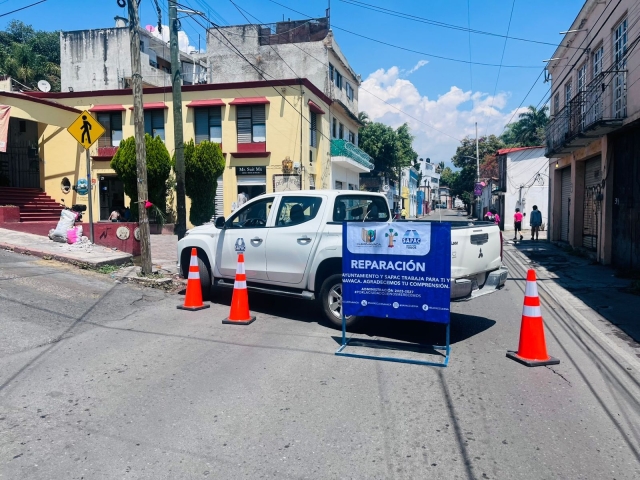 Efect&uacute;a SAPAC trabajos de reparaci&oacute;n de fuga de agua potable en calle Humboldt; hay cierre total en la zona