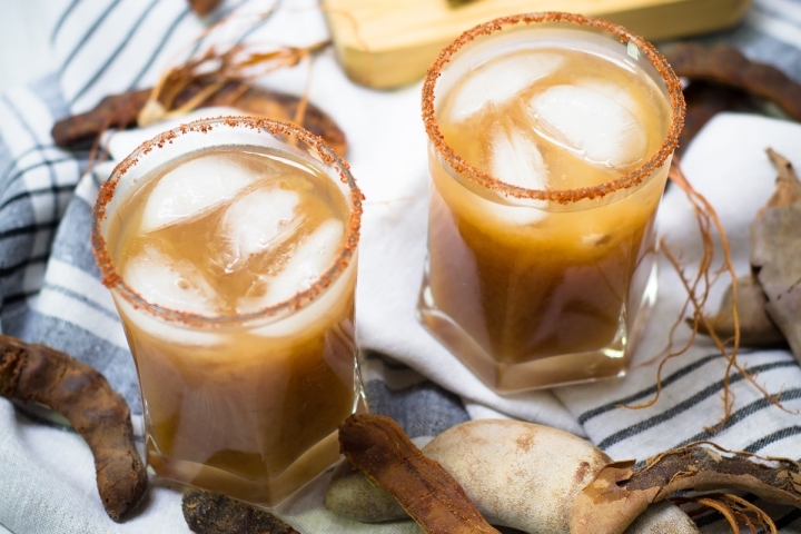 Prepara una tradicional y refrescante agua de tamarindo natural