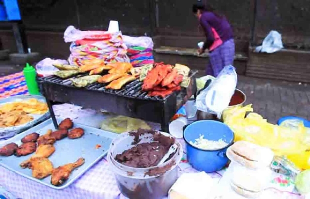 El calor acelera el proceso de descomposición de los alimentos.