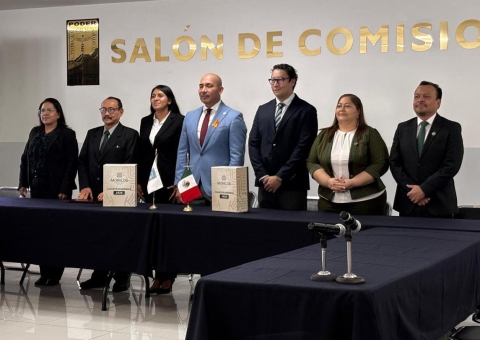 Entrega secretario de Administraci&oacute;n y Finanzas paquete econ&oacute;mico 2026 al Congreso de Morelos