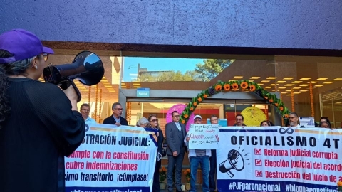 Extrabajadores del Poder Judicial protestan en CDMX por pagos pendientes