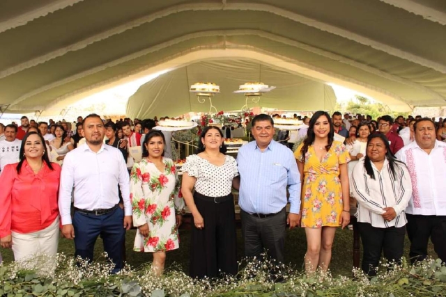 Un centenar de parejas de Yecapixtla se unieron en matrimonio