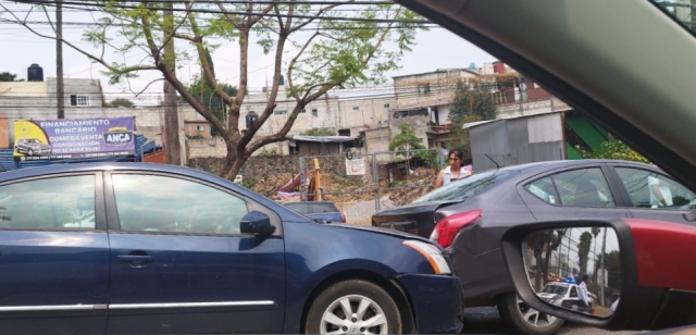 Accidente de tres vehículos en la avenida Domingo Diez