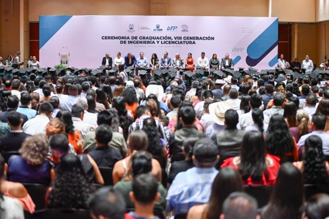 Encabeza gobernador ceremonia de graduación de Octava Generación de Ingeniería y Licenciatura de la UTSEM