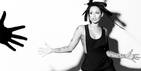 Miley Cyrus anuncia su nuevo disco: ‘Something Beautiful’