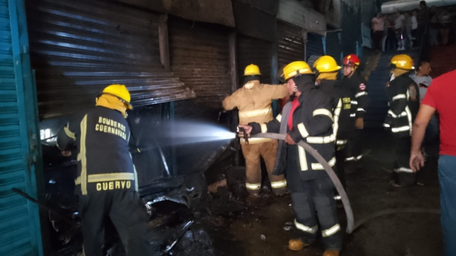 Incendio en el &#039;Puente del Dragón&#039; del Mercado Adolfo López Mateos en Cuernavaca