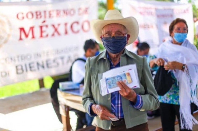 Pensión para adultos mayores estará disponible para personas de 65 años