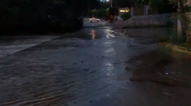 Incrementa nivel del río Yautepec; cierran vialidad en el vado