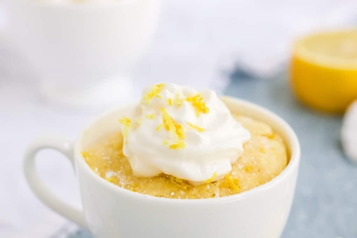 Sabor express: Prepara un mug cake de naranja con coco en minutos