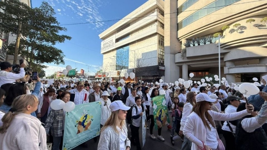 Exigen justicia por asesinato de dos niños y su padre en Culiacán: '¡Con los niños no!'