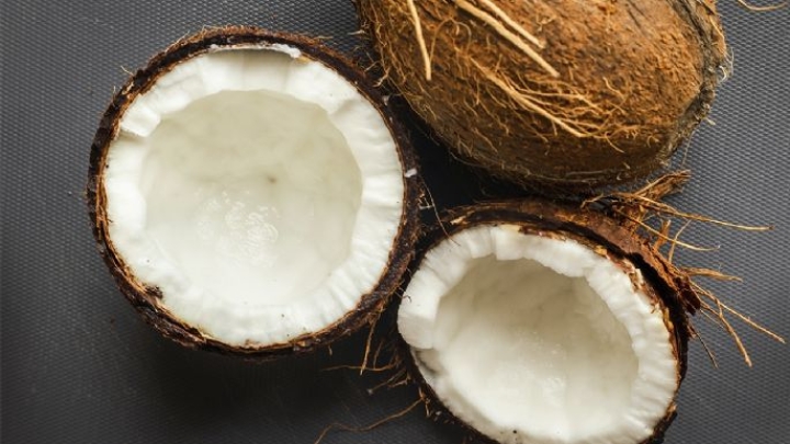 Cáscara de coco para tu huerto y jardín, así puedes aprovechar sus beneficios