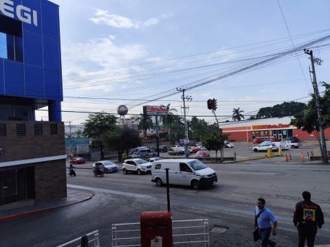 Permanece sin cierre de circulación avenida Plan de Ayala