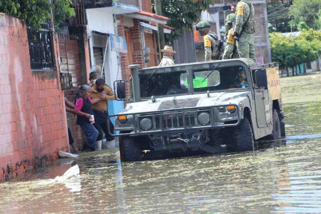 El Ejercito ayudó al traslado de los ancianos.