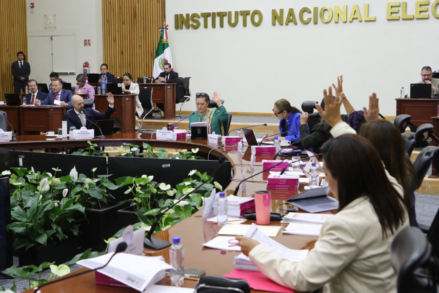 INE perdona multa millonaria a Morena en caso de contratos irregulares