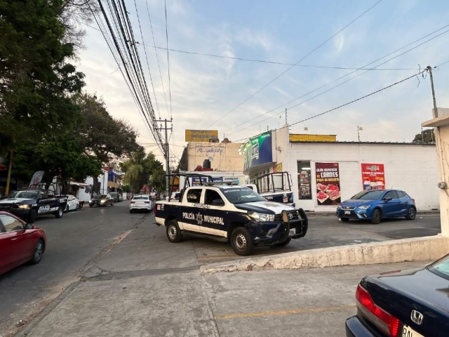   El hombre fue abordado por los delincuentes al salir de hacer compras.