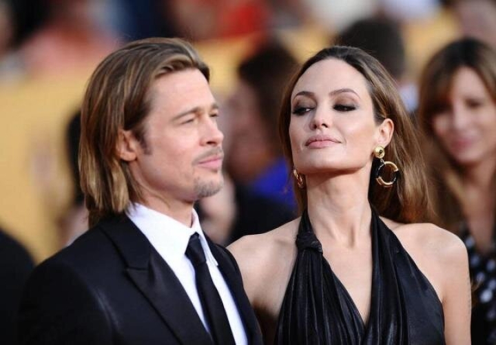 Angelina Jolie acusa a Brad Pitt de ‘asfixiar’ a su hijo en un avión privado