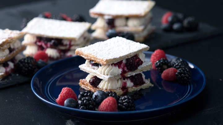 Postres para las cenas de fin de año: cómo hacer Mil hojas de frutos rojos y queso Mascarpone