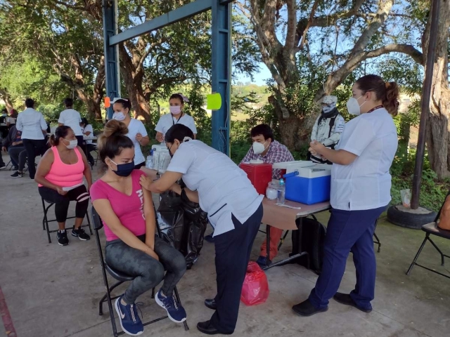 Exhortan a los jóvenes a completar el esquema de vacunación con el refuerzo.