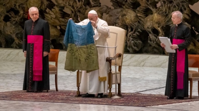 &quot;Dejen de sembrar muerte y destrucción&quot;, pide el Papa Francisco ante la guerra en Ucrania