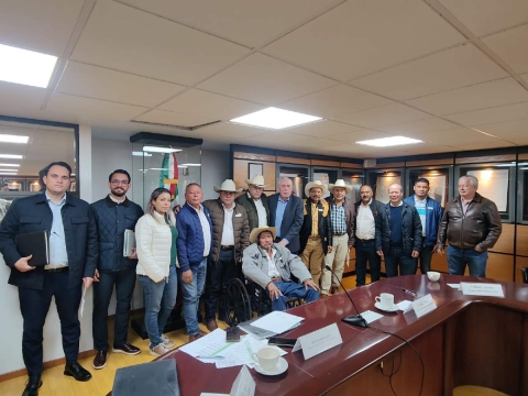 Una comisi&oacute;n de manifestantes dialog&oacute; con autoridades de la Secretar&iacute;a de Agricultura y Desarrollo Rural. 