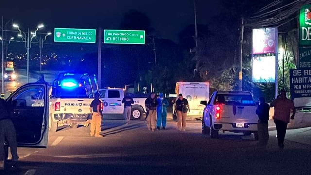 Encuentran 11 cuerpos en camioneta abandonada en Chilpancingo