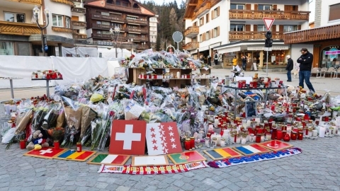 Suiza rinde luto nacional por 40 muertos en incendio de bar alpino