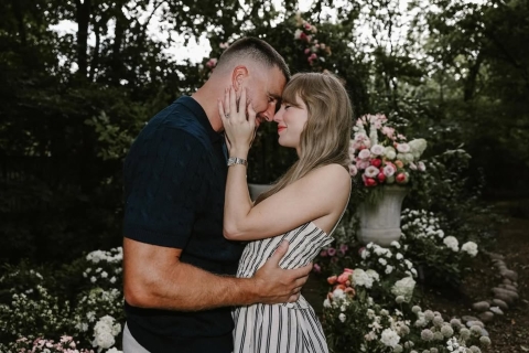 Taylor Swift y Travis Kelce anuncian su compromiso