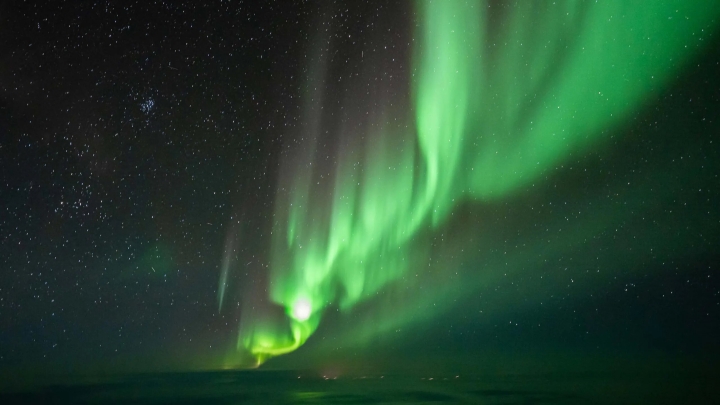 ¿Qué son las auroras boreales y cómo se producen?