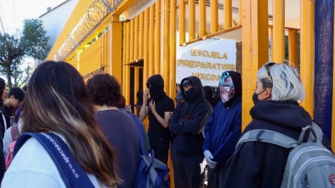 Encapuchados toman la Prepa 8 de la UNAM por presunta agresión policial