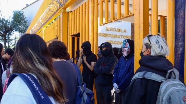 Encapuchados toman la Prepa 8 de la UNAM por presunta agresión policial