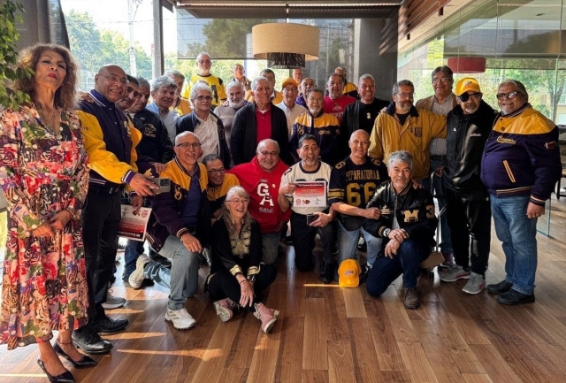 Reconocen trayectoria de C&eacute;sar David Garc&iacute;a Robles, 'Coach Panda'