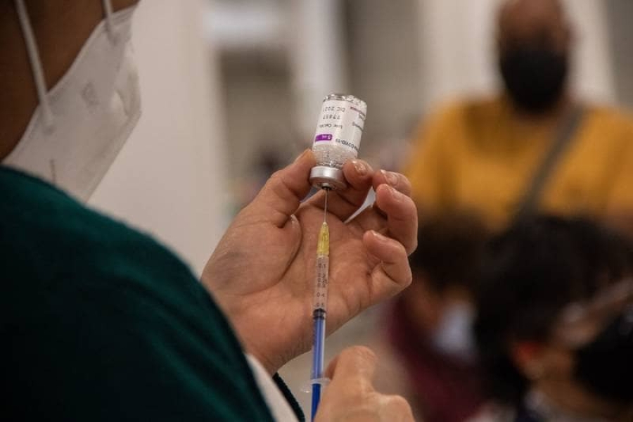 Vacuna de refuerzo contra COVID será universal.