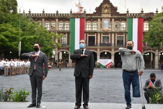 Preside Desarrollo Sustentable ceremonia cívica de izamiento de Bandera Nacional