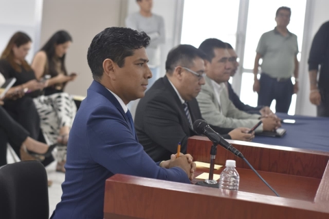 En ejercicio de rendici&oacute;n de cuentas, comparece secretario de Salud en el Congreso local