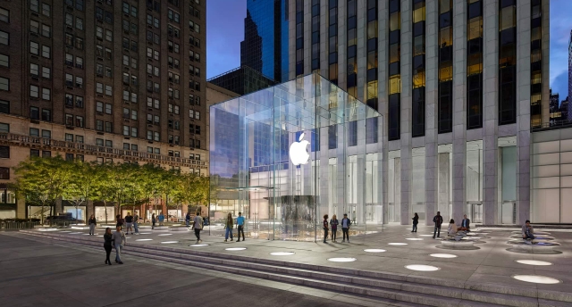 Elon Musk estaría construyendo una casa de cristal inspirada en la Apple Store